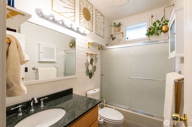 4017 Corliss Avenue N, Seattle, WA 98103