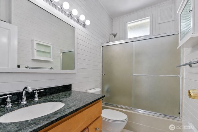 4017 Corliss Avenue N, Seattle, WA 98103