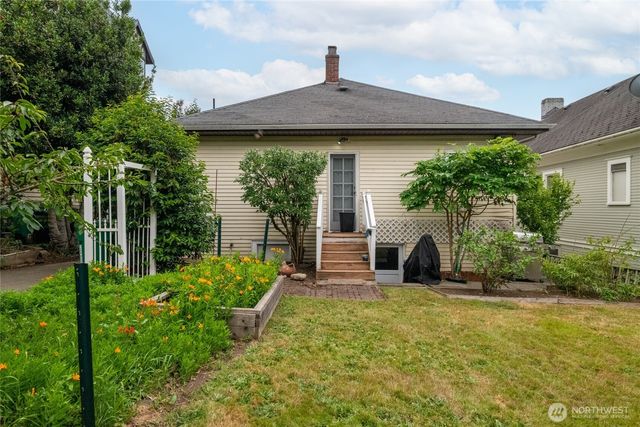 4017 Corliss Avenue N, Seattle, WA 98103