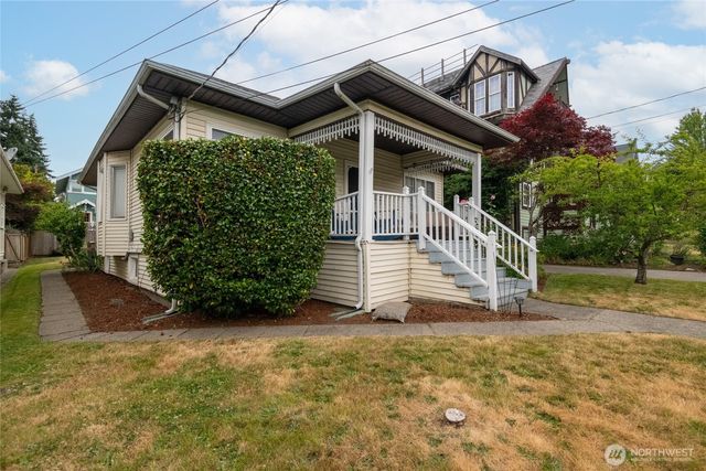 4017 Corliss Avenue N, Seattle, WA 98103