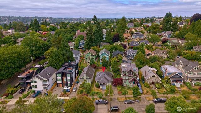 4017 Corliss Avenue N, Seattle, WA 98103