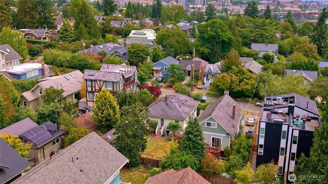 4017 Corliss Avenue N, Seattle, WA 98103