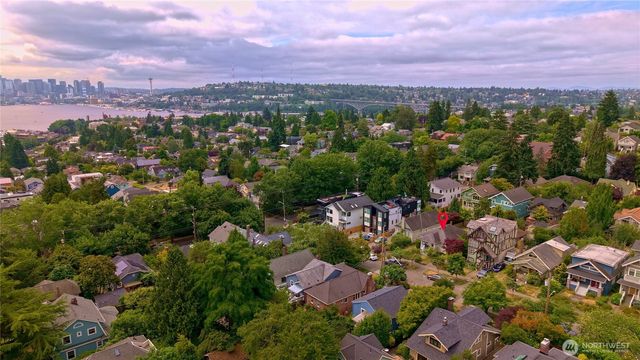 4017 Corliss Avenue N, Seattle, WA 98103
