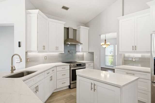 1748 HERMIT THRUSH CIRCLE, Palm Harbor, FL 34683
