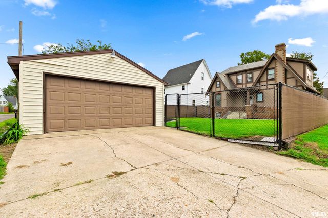 2923 N SHERIDAN Road, Peoria, IL 61604