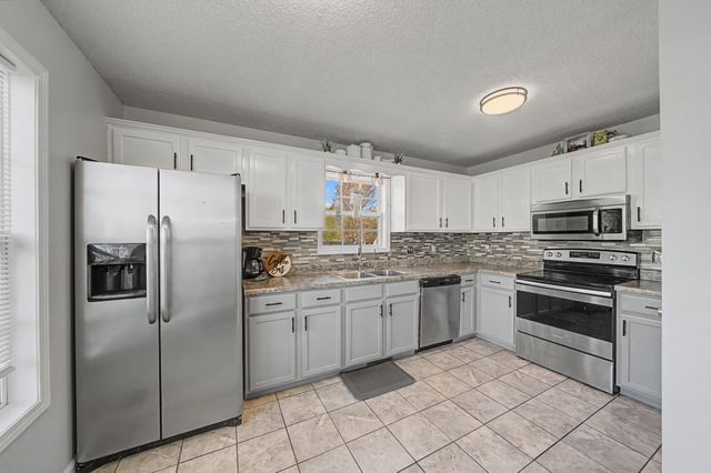 3129 Whitetail Dr, Clarksville, TN 37043