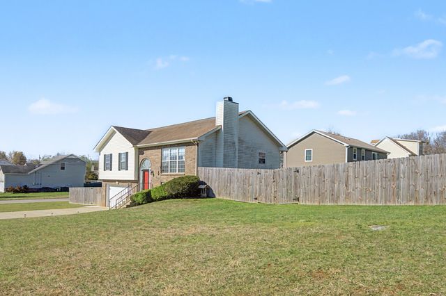 3129 Whitetail Dr, Clarksville, TN 37043