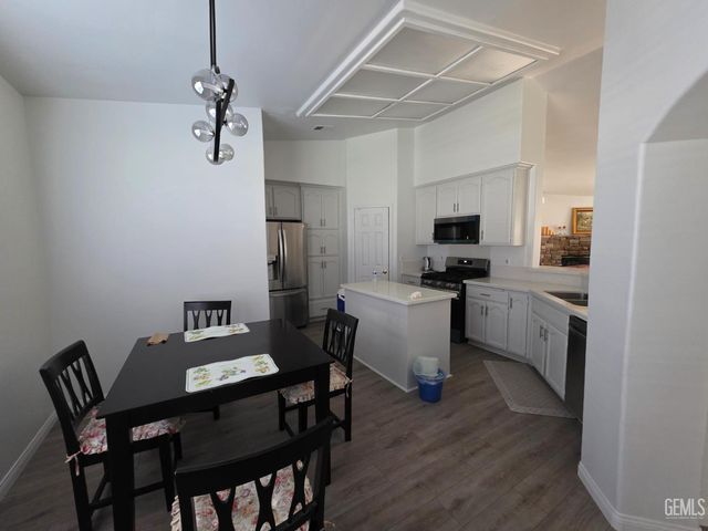 5403 Rockwell Drive, Bakersfield, CA 93308