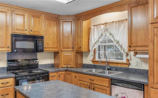 1551 Shellito LN, Suffolk, VA 23437