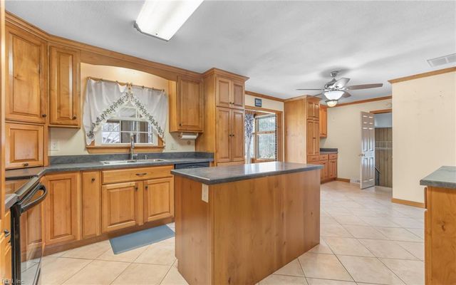 1551 Shellito LN, Suffolk, VA 23437