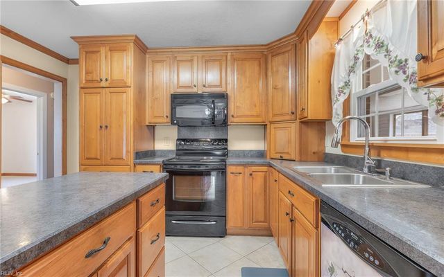 1551 Shellito LN, Suffolk, VA 23437