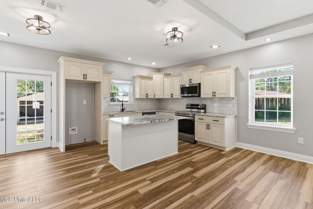 596 Cole Road, Hattiesburg, MS 39402