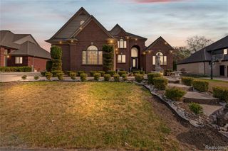 56502 Edgewood Drive, Shelby Twp, MI 48316