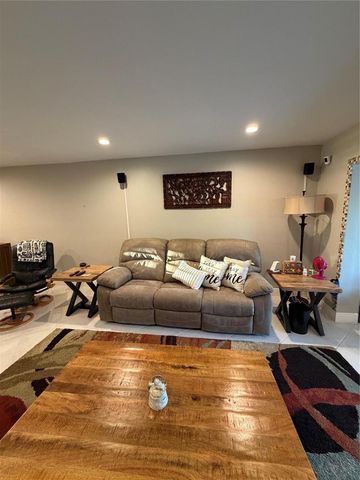 21217 Lago Circle 6-j, Boca Raton, FL 33433