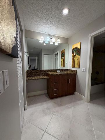 21217 Lago Circle 6-j, Boca Raton, FL 33433
