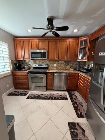 21217 Lago Circle 6-j, Boca Raton, FL 33433