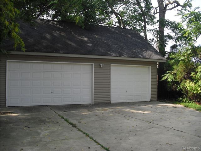 887 SAINT CLAIR LOWER Street, Grosse Pointe, MI 48230