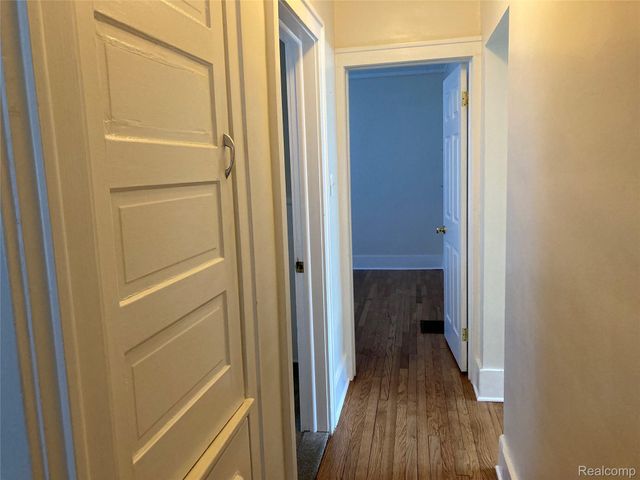 887 SAINT CLAIR LOWER Street, Grosse Pointe, MI 48230