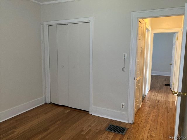 887 SAINT CLAIR LOWER Street, Grosse Pointe, MI 48230