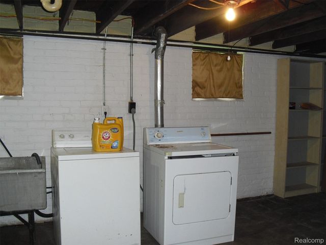 887 SAINT CLAIR LOWER Street, Grosse Pointe, MI 48230