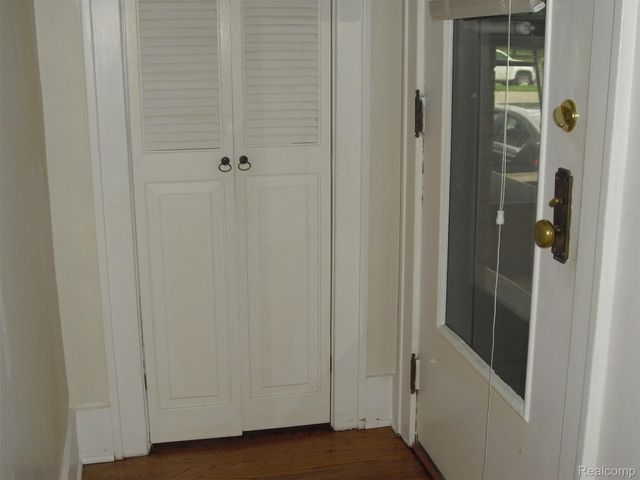 887 SAINT CLAIR LOWER Street, Grosse Pointe, MI 48230