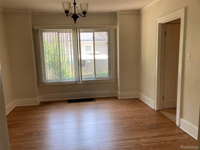 887 SAINT CLAIR LOWER Street, Grosse Pointe, MI 48230