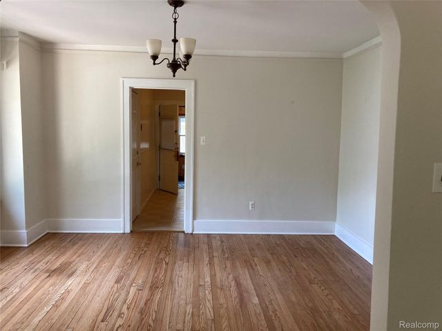 887 SAINT CLAIR LOWER Street, Grosse Pointe, MI 48230