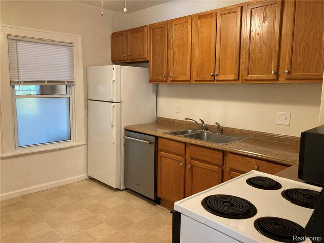 887 SAINT CLAIR LOWER Street, Grosse Pointe, MI 48230