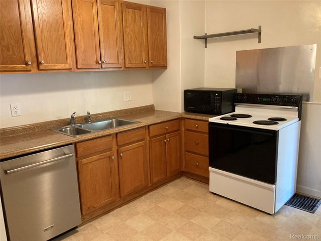 887 SAINT CLAIR LOWER Street, Grosse Pointe, MI 48230