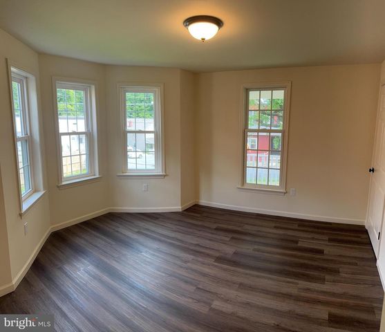 10 NEWLINVILLE RD, Coatesville, PA 19320