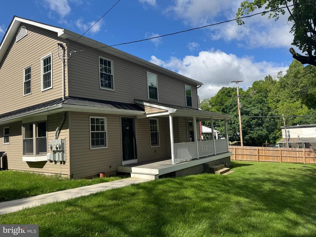 10 NEWLINVILLE RD, Coatesville, PA 19320