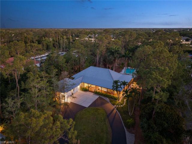 5660 English Oaks LN, Naples, FL 34119