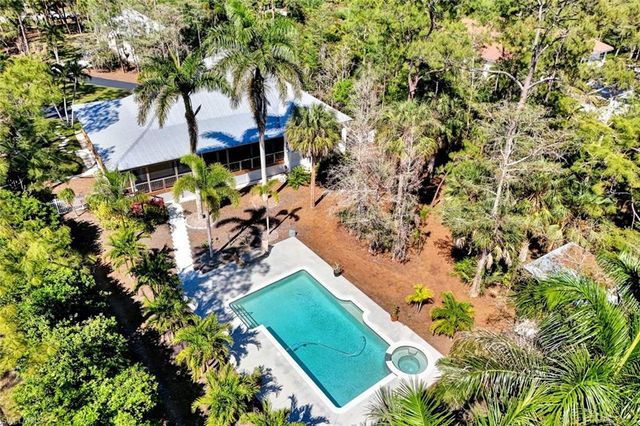 5660 English Oaks LN, Naples, FL 34119