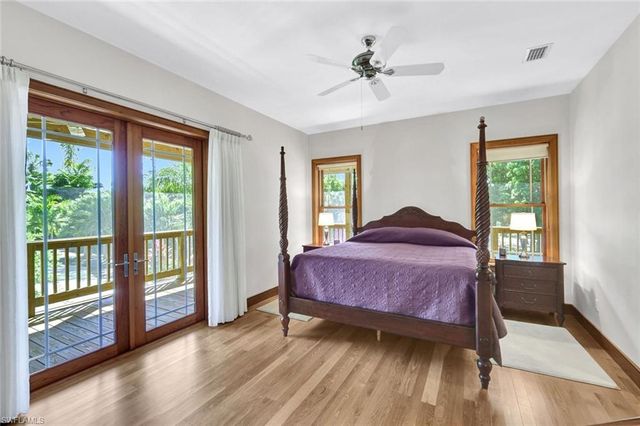 5660 English Oaks LN, Naples, FL 34119