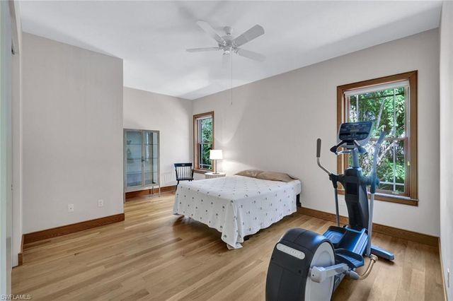 5660 English Oaks LN, Naples, FL 34119