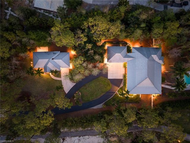 5660 English Oaks LN, Naples, FL 34119