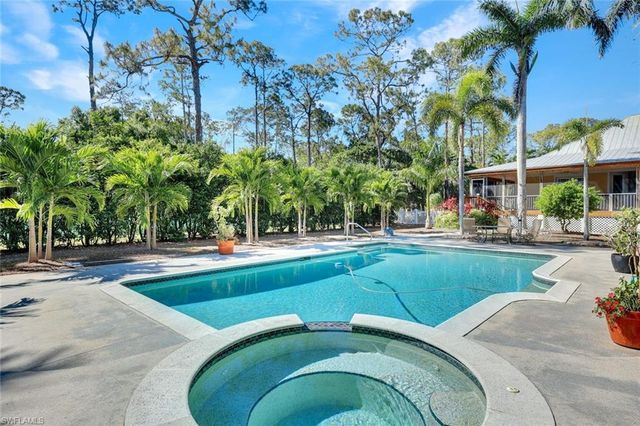 5660 English Oaks LN, Naples, FL 34119