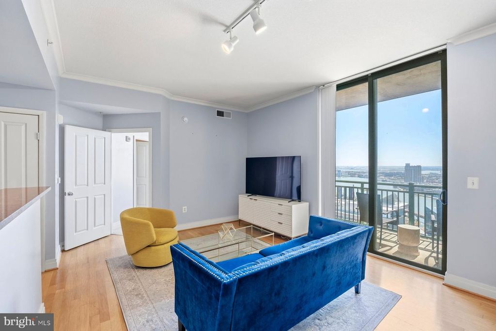 Image 10 of property listing at 414 WATER ST #3001, Baltimore, MD 21202