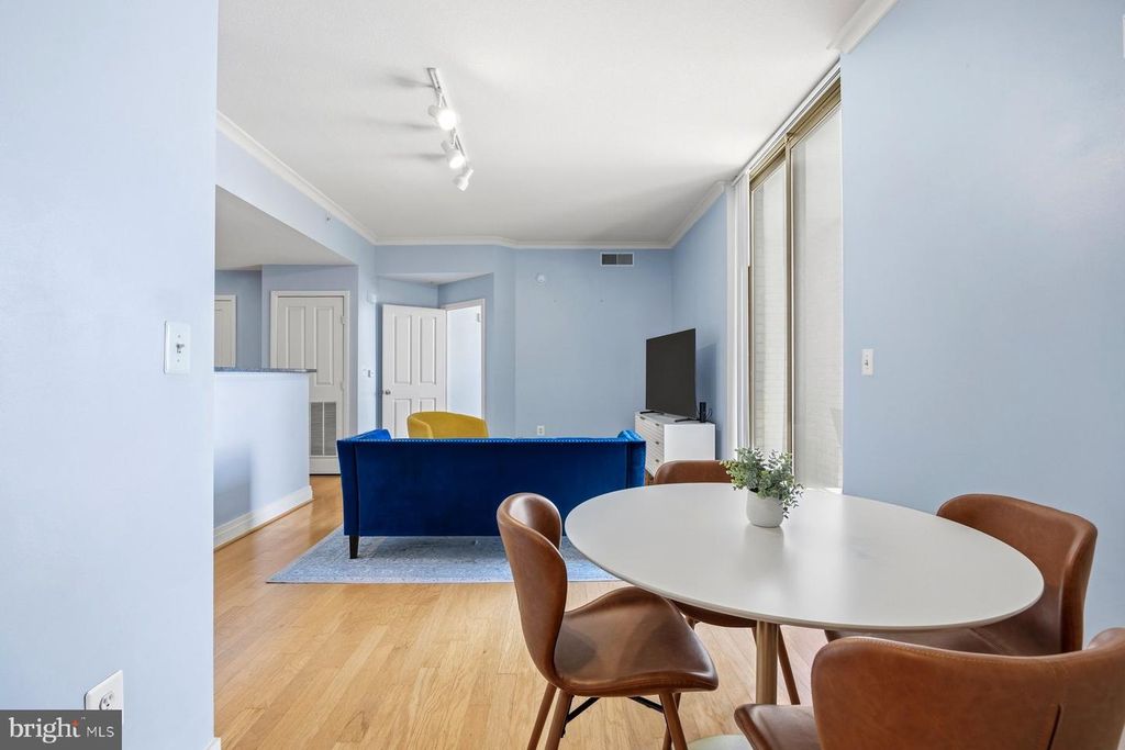 Image 11 of property listing at 414 WATER ST #3001, Baltimore, MD 21202