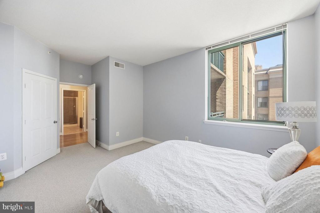 Image 26 of property listing at 414 WATER ST #3001, Baltimore, MD 21202