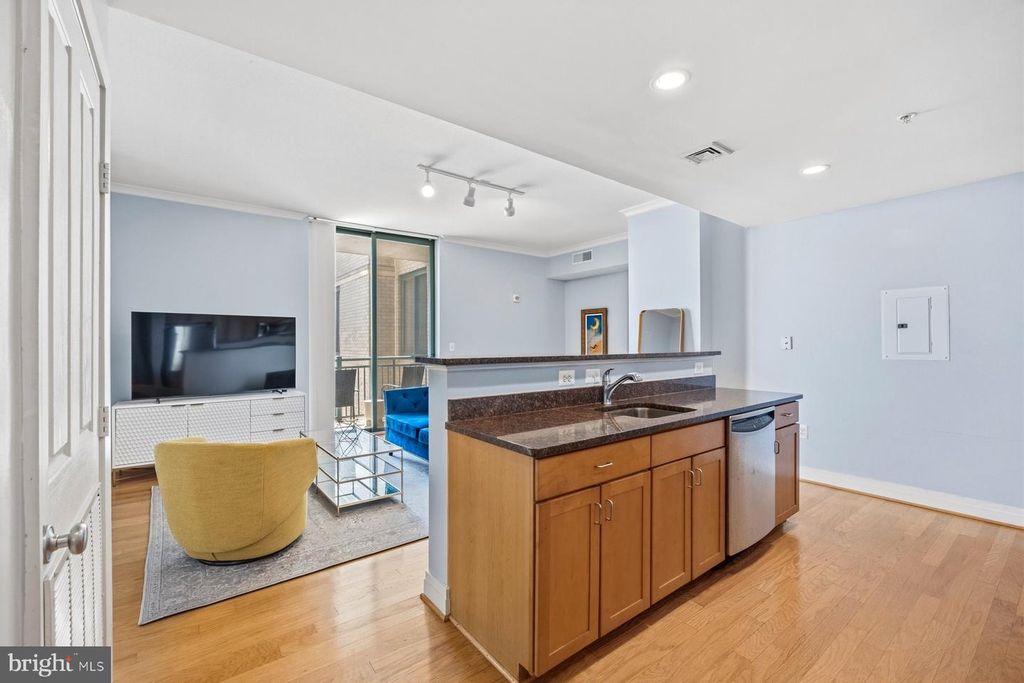 Image 3 of property listing at 414 WATER ST #3001, Baltimore, MD 21202