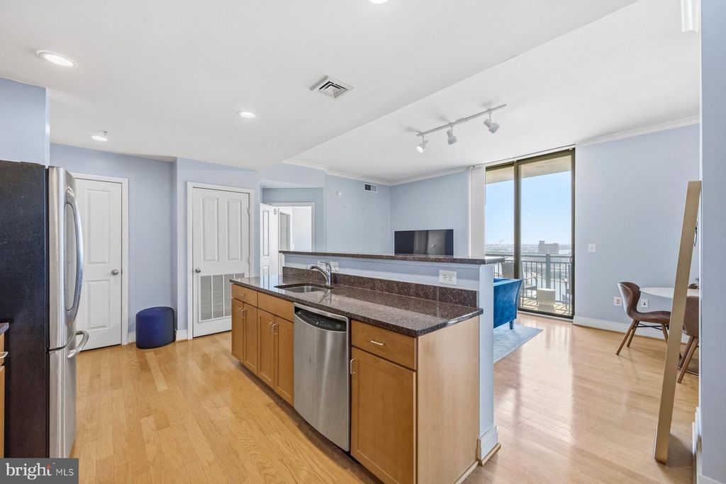 Image 7 of property listing at 414 WATER ST #3001, Baltimore, MD 21202