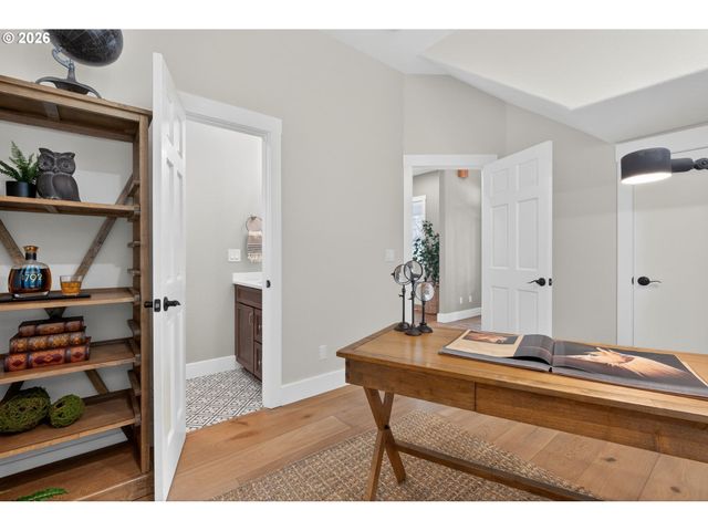 15900 S LORA Ct, Oregon City, OR 97045