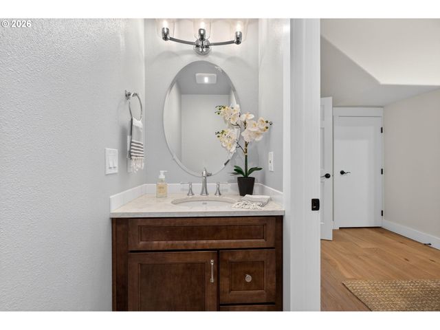 15900 S LORA Ct, Oregon City, OR 97045