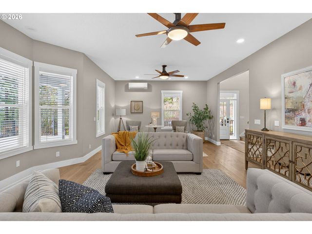 15900 S LORA Ct, Oregon City, OR 97045