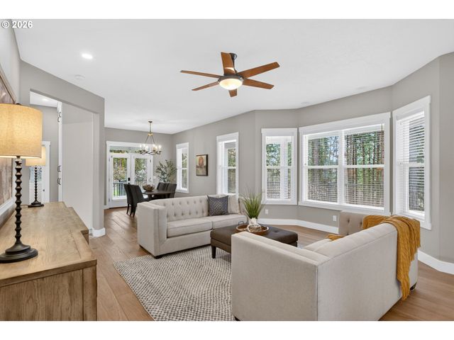 15900 S LORA Ct, Oregon City, OR 97045