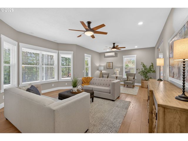 15900 S LORA Ct, Oregon City, OR 97045