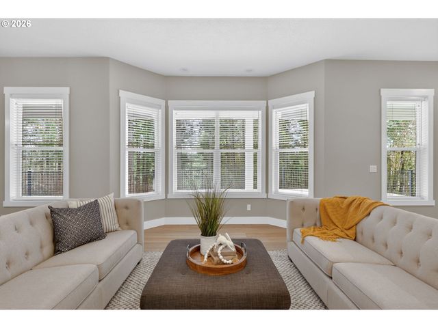 15900 S LORA Ct, Oregon City, OR 97045