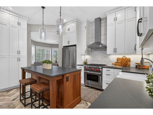 15900 S LORA Ct, Oregon City, OR 97045