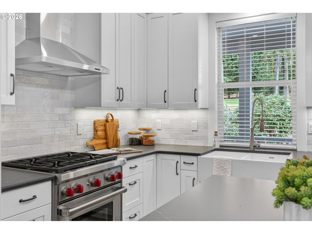 15900 S LORA Ct, Oregon City, OR 97045